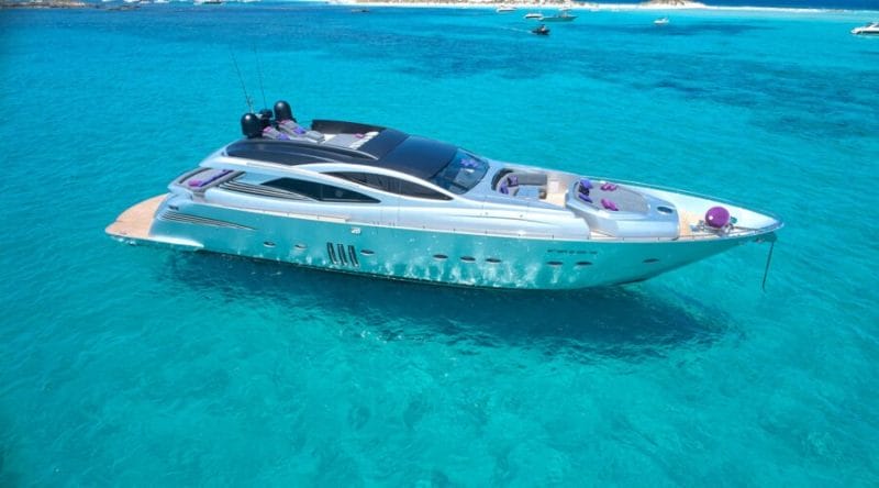 yacht-rental-formentera-pershing-90-01