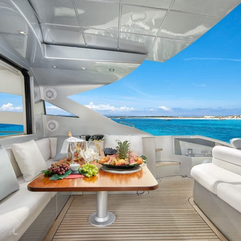 yacht-rental-in-formentera-pershing72-03